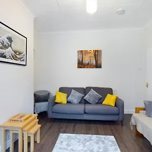 Cheerful 3 Bedroom With Free Parking And Wifi Chester